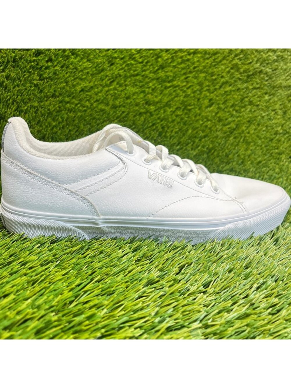 Vans Seldan Low Mens Size 9.5 White Athletic Leather Skateboard Shoes Sneakers